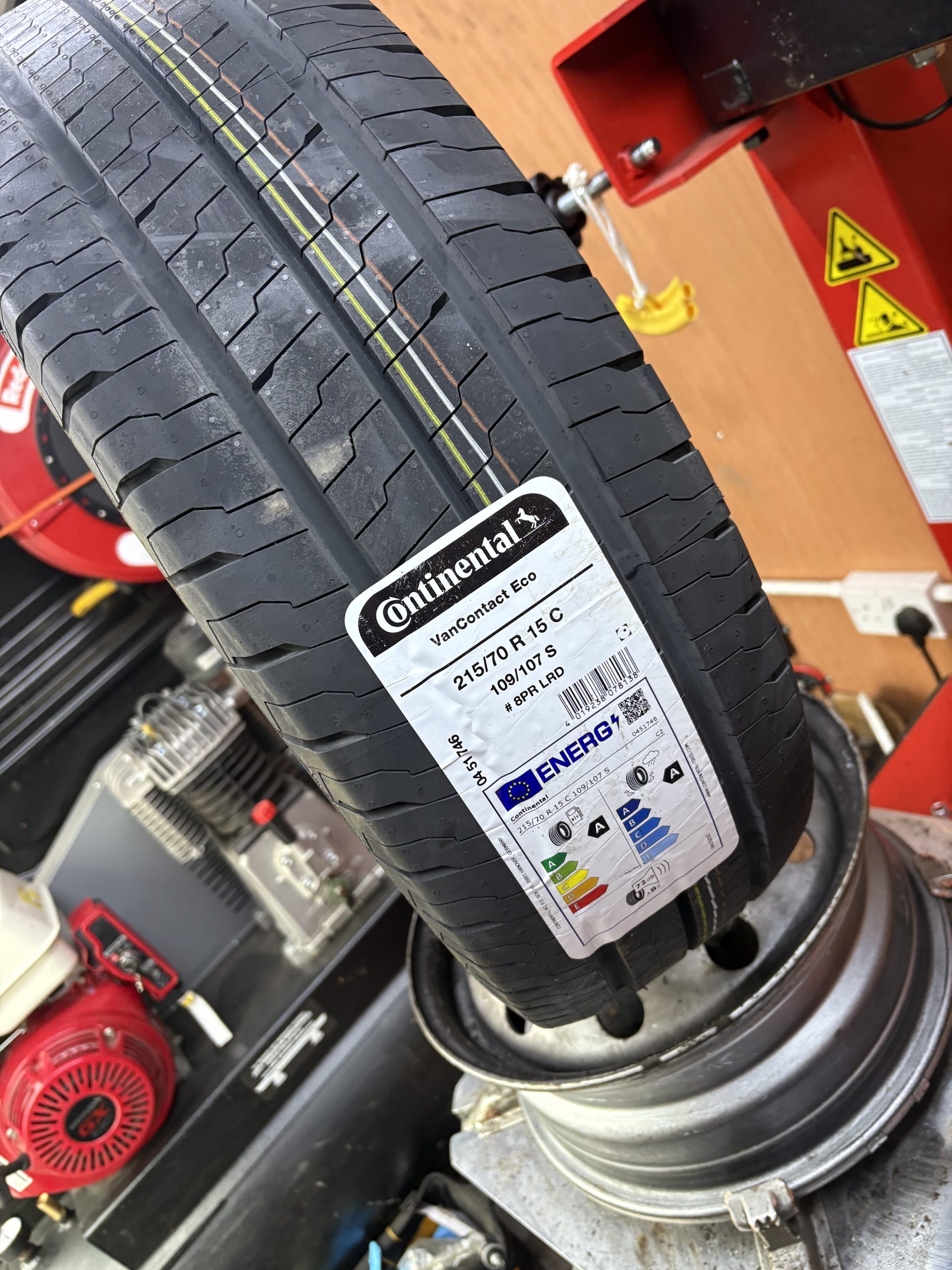 Emergency mobile tyre fitting for vans in Scotland
